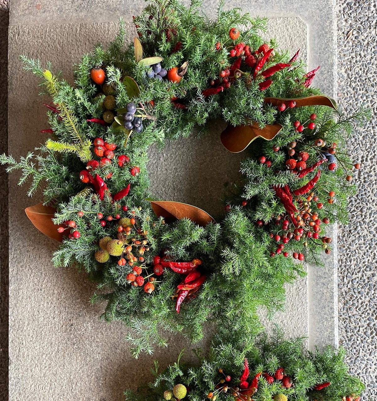 受注生産 フレッシュ花材の赤い実のクリスマスリース Sサイズ  