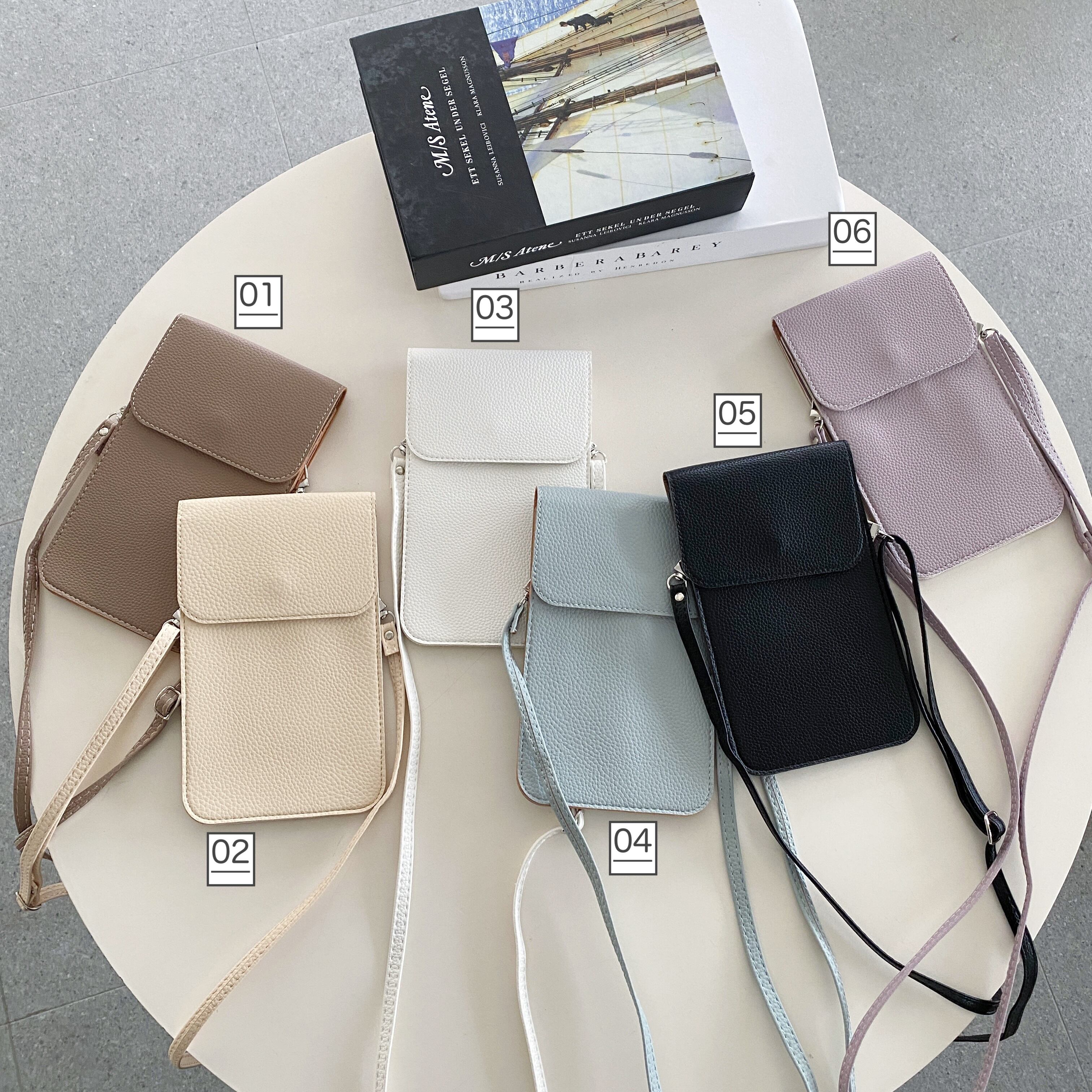 12色展開 本革風 スマホショルダー スリム ポシェット 操作できる