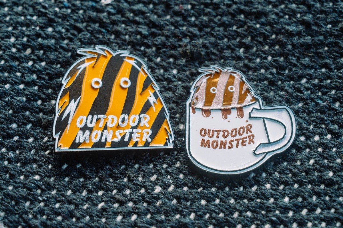 OUTDOOR MONSTER アウトドアモンスター sabi別注 ピンバッヂ | Natural 