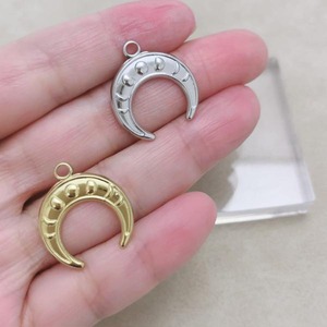 月の満ち欠けホーンステンレス製ゴールドチャーム/18kgp/月/パーツ/ムーン