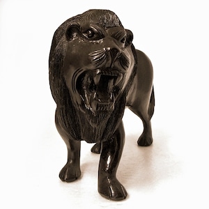 木彫りライオンの置き物・No.131027-19・梱包サイズ100
