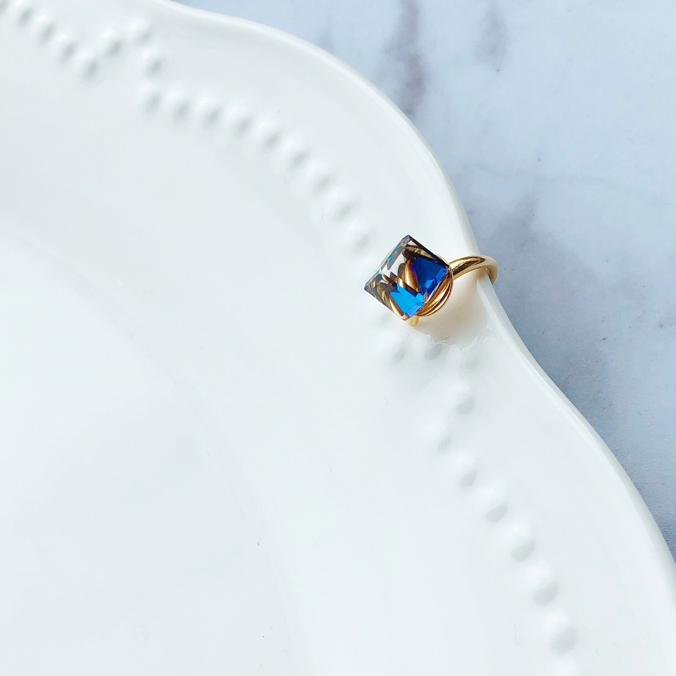 Le carré. ~Bermuda blue~