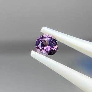 丸いスピネル  約3.3mm*2.1mm r-0266