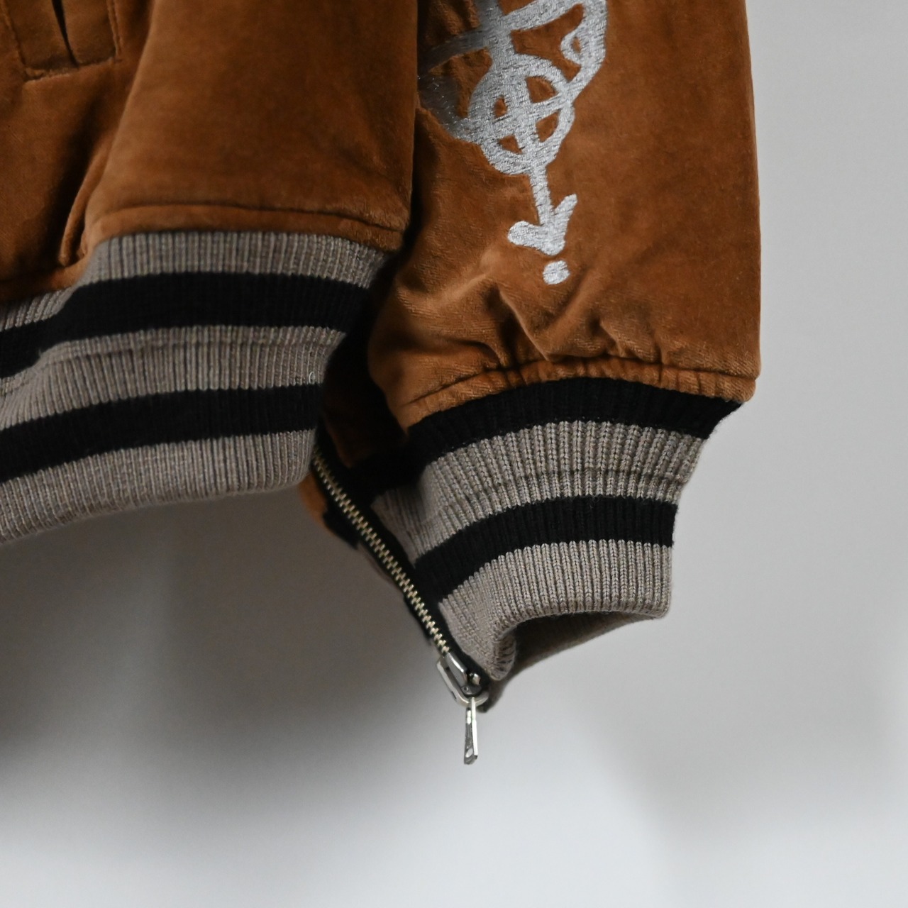 Leh / Embroidery SKA Reversible Blouson (キャメル表側)