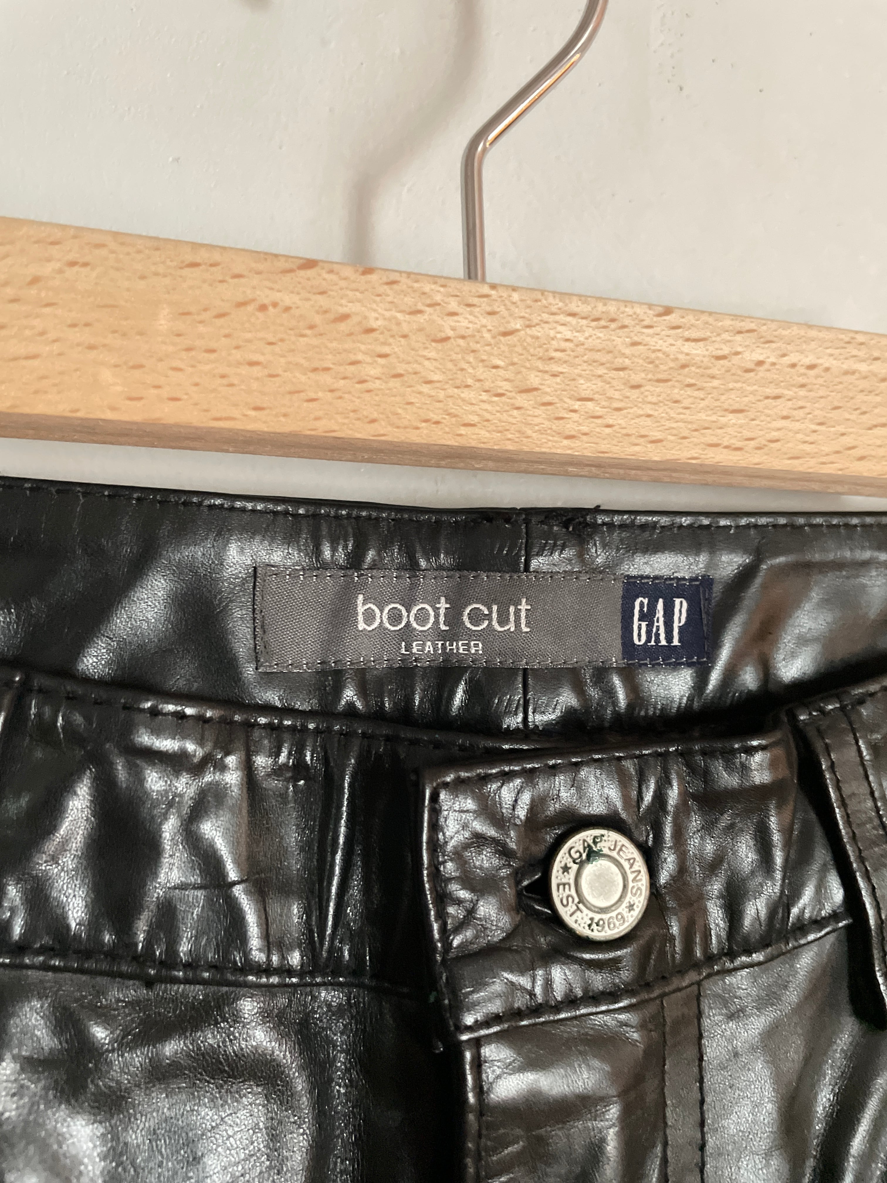 Old GAP Black Leather Pants | HENAMA ONLINE STORE Old GAP Black Leather Pants | HENAMA ONLINE STORE