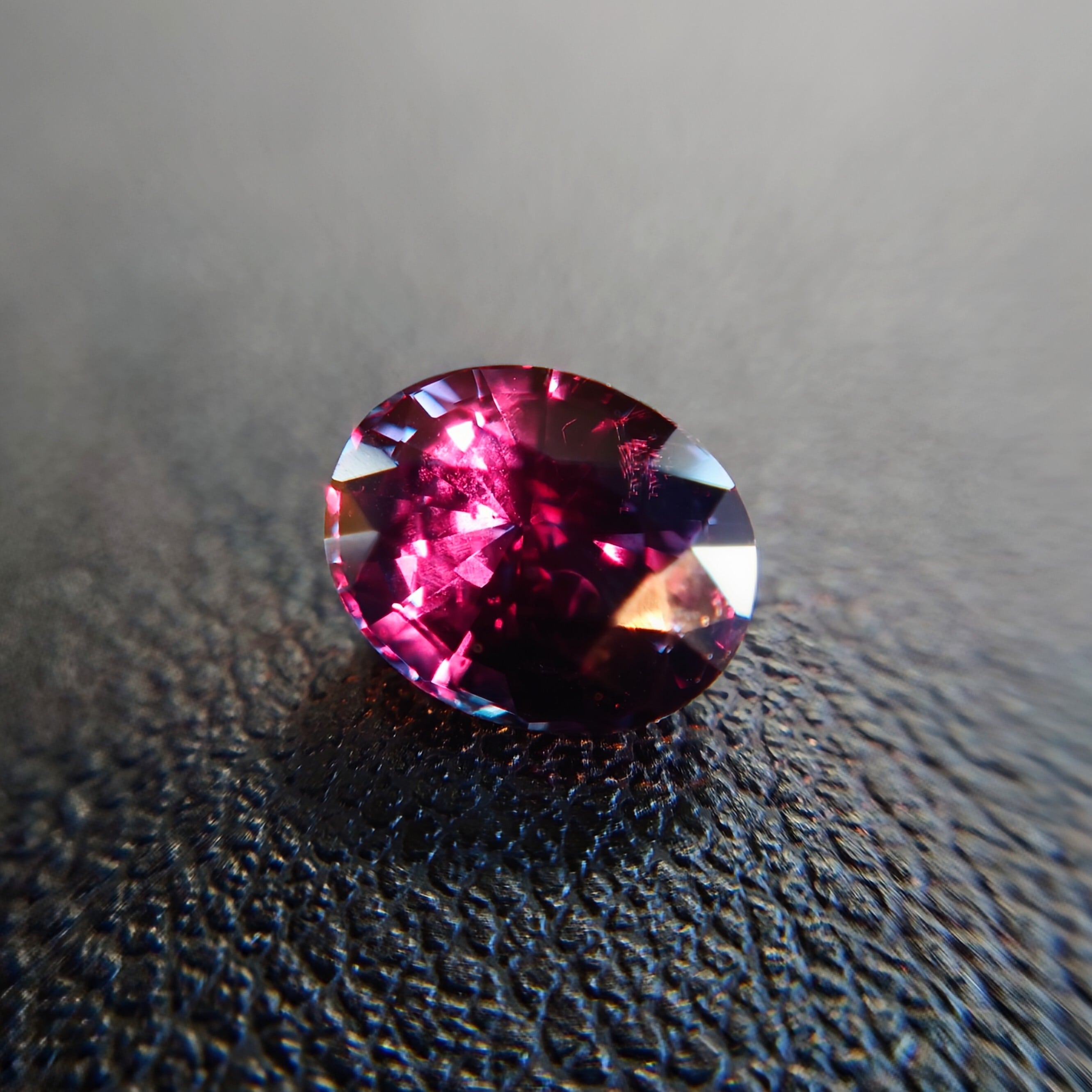 希少 Bekily Blue Garnet color change type 1.888ct JGGLソ付 ルース