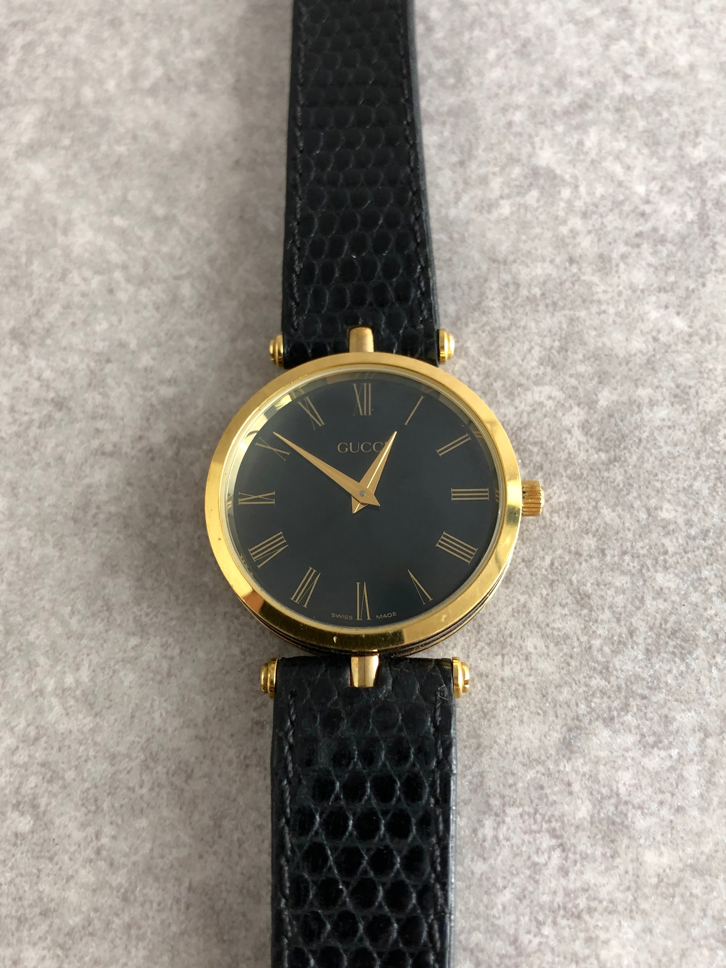 GUCCI グッチ 腕時計 ゴールド×ブラック ローマ文字 レザー vintage