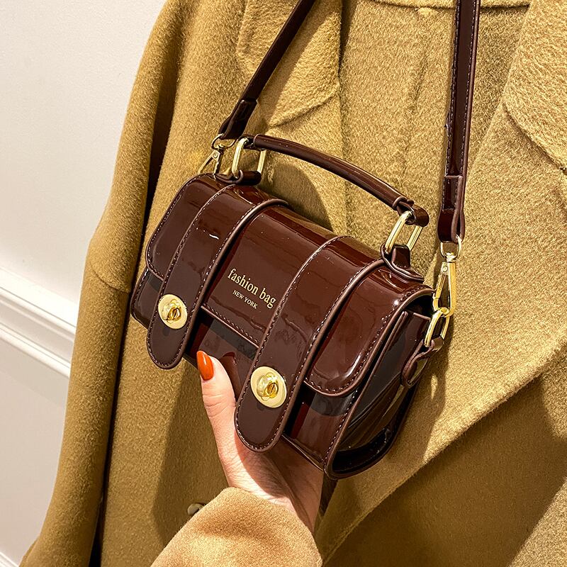 オータムウィンターレッド 秋物 冬物 クロスボディ スクウェア 手作りハンドバック22370794488