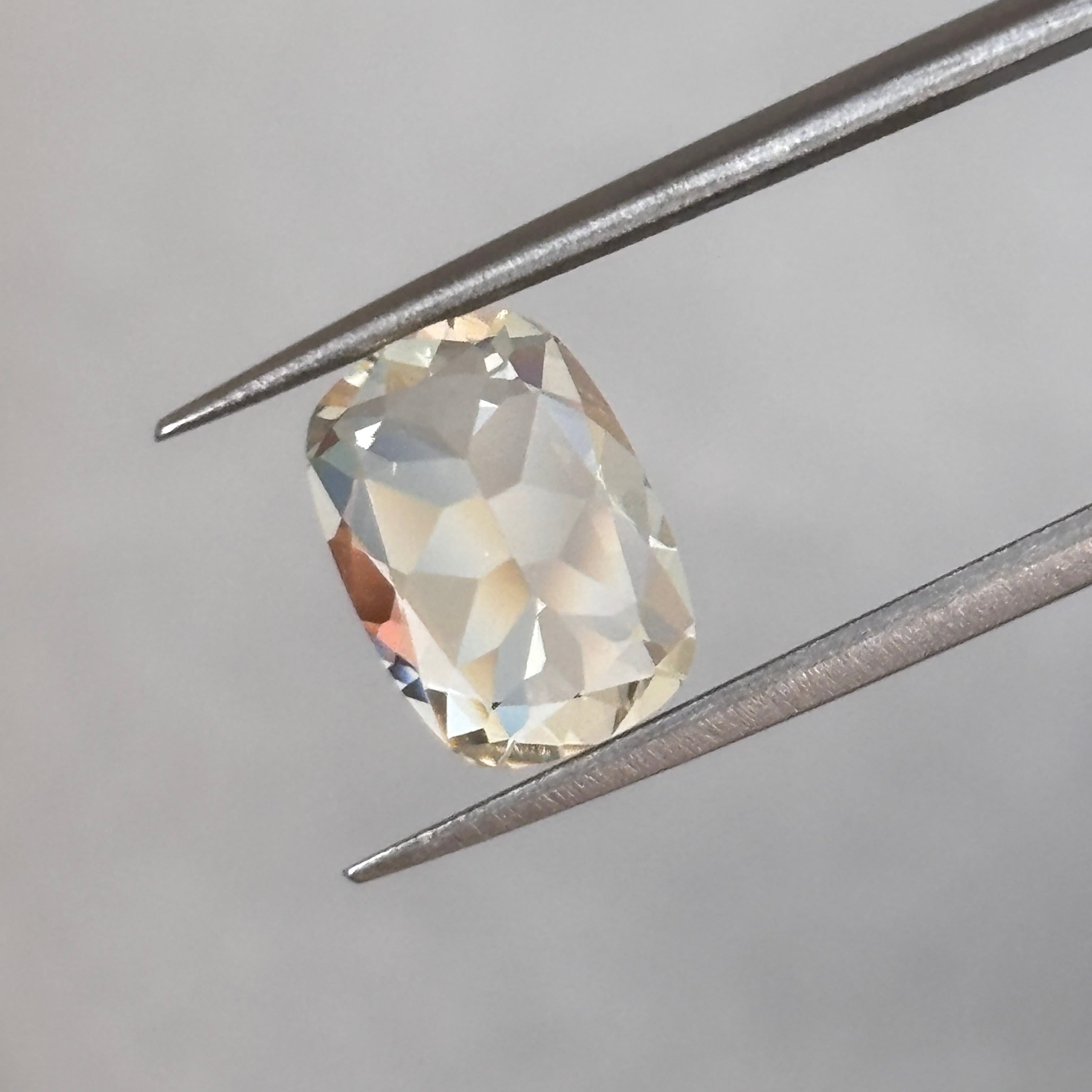 強蛍光】スキャポライト 1.65ct | EnMedel 〔 宝石ルースのおみせ〕
