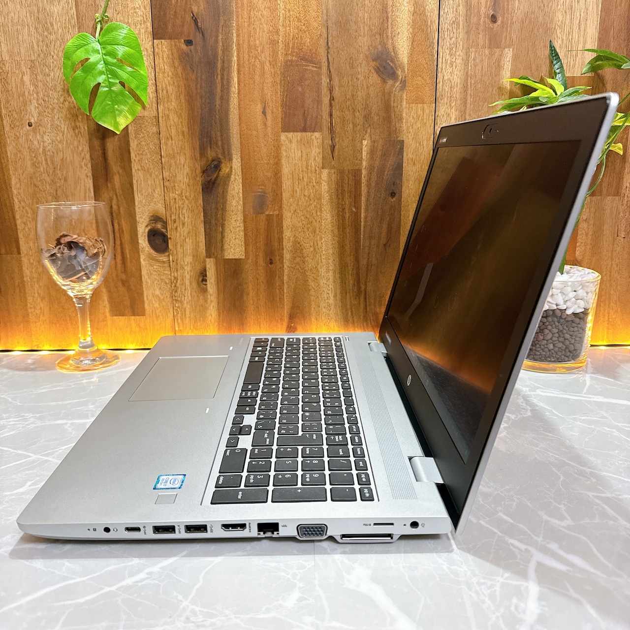美品・最高峰 /HP ProBook 650G5/最高峰Core i7第8世代/SSD256GB/メモリ16GB/ノートパソコン