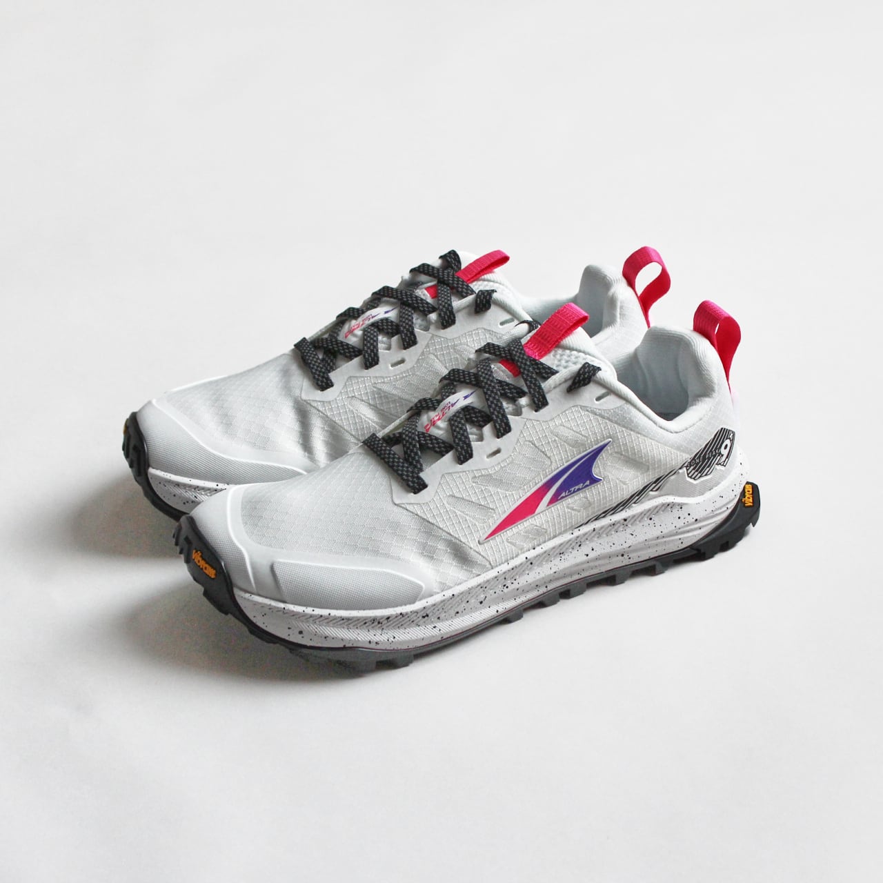ALTRA(アルトラ)W LONE PEAK 9+(ローンピーク 9+)- VAPOROUS GREY/PINK ウィメンズトレイルランニング シューズ
