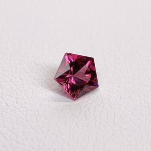 星のガーネット  約4.5mm*2.8mm r-0553