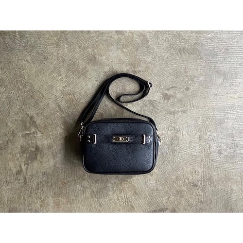 AULENTTI(オウレンティ) Italian Grain Leather Square Shoulder Bag