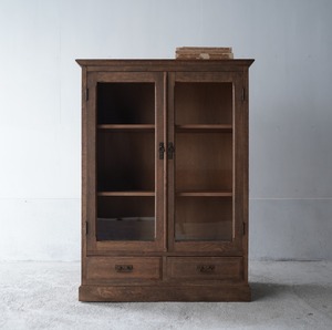 楢材のキャビネット