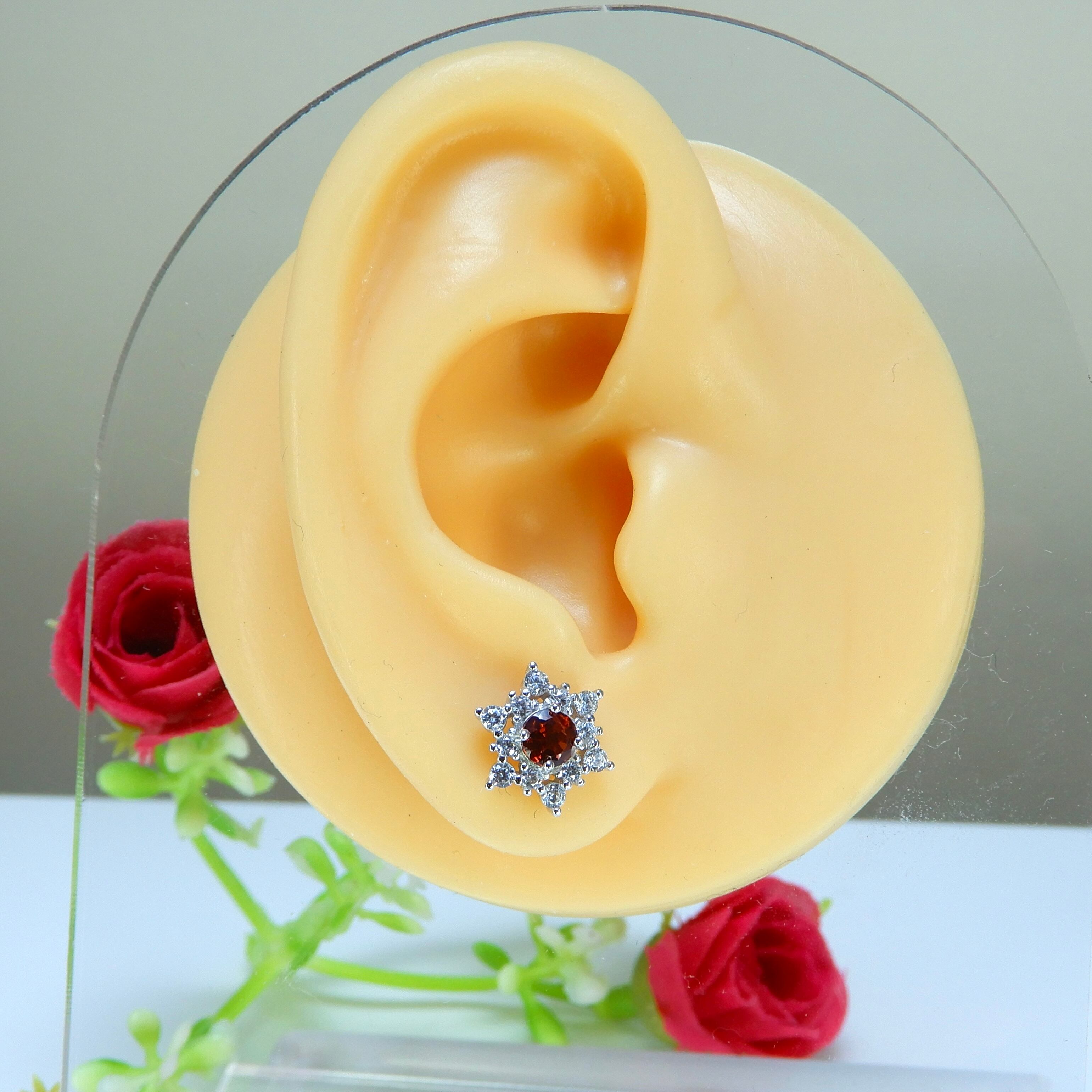 氷の結晶ピアス♦︎ガーネット♦︎WGカラー