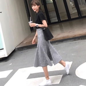 セットアップ Tシャツ スカート レディース 送料無料 2色 プリーツスカート ギンガムチェック クロップトップ ハイライズ ハイウエストフレアスカート ミモレ丈 ミディアム丈 ハイウエスト ナチュラル かわいい かっこいい こなれ感 スタイル 小顔見せ 着痩せ 体形カバー インスタ トレンド きれいめ チェック パッチワーク モノトーン ブラック 黒 エレガント ルーズ ゆったり 大人かわいい 上品 ゆる Tシャツドレス オフィス 通勤 OL デート お出かけ 旅行 カフェ ティアードスカート