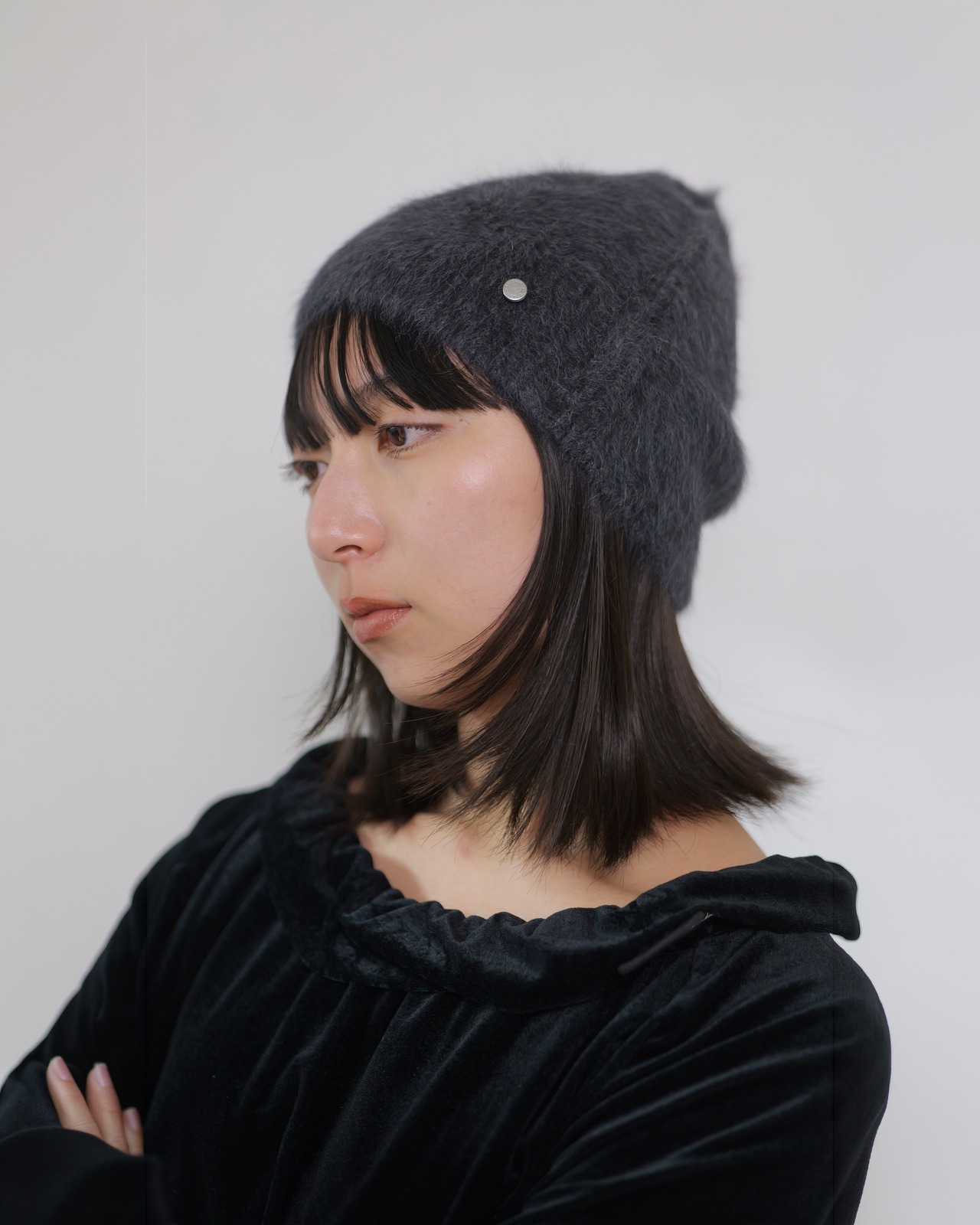 FOURAM - Fox Cashmere Knit Cap ：Gray｜固定ピンブローチ／起毛の陰影