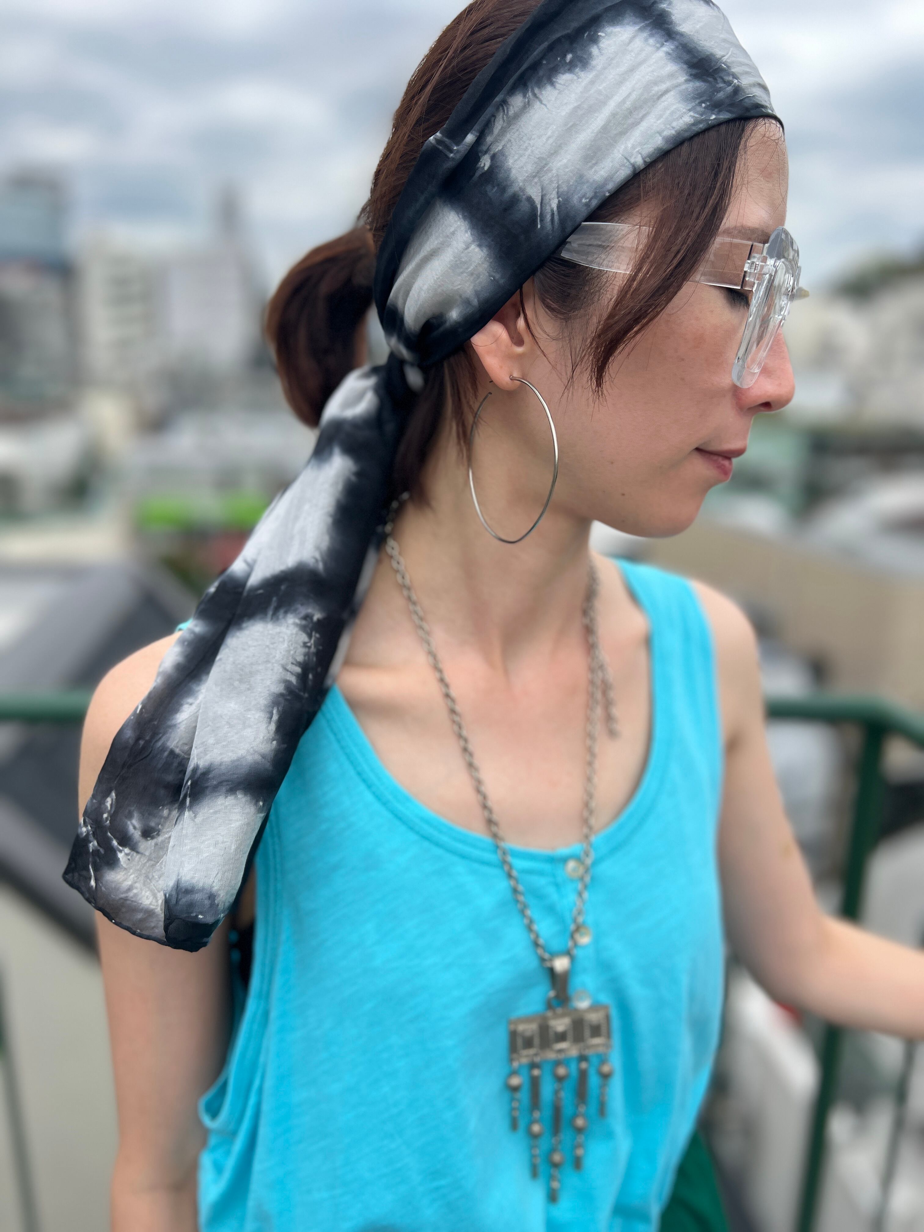 Vintage black tie-dye silk scarf ( ヴィンテージ インドシルク ブラック タイダイ スカーフ )