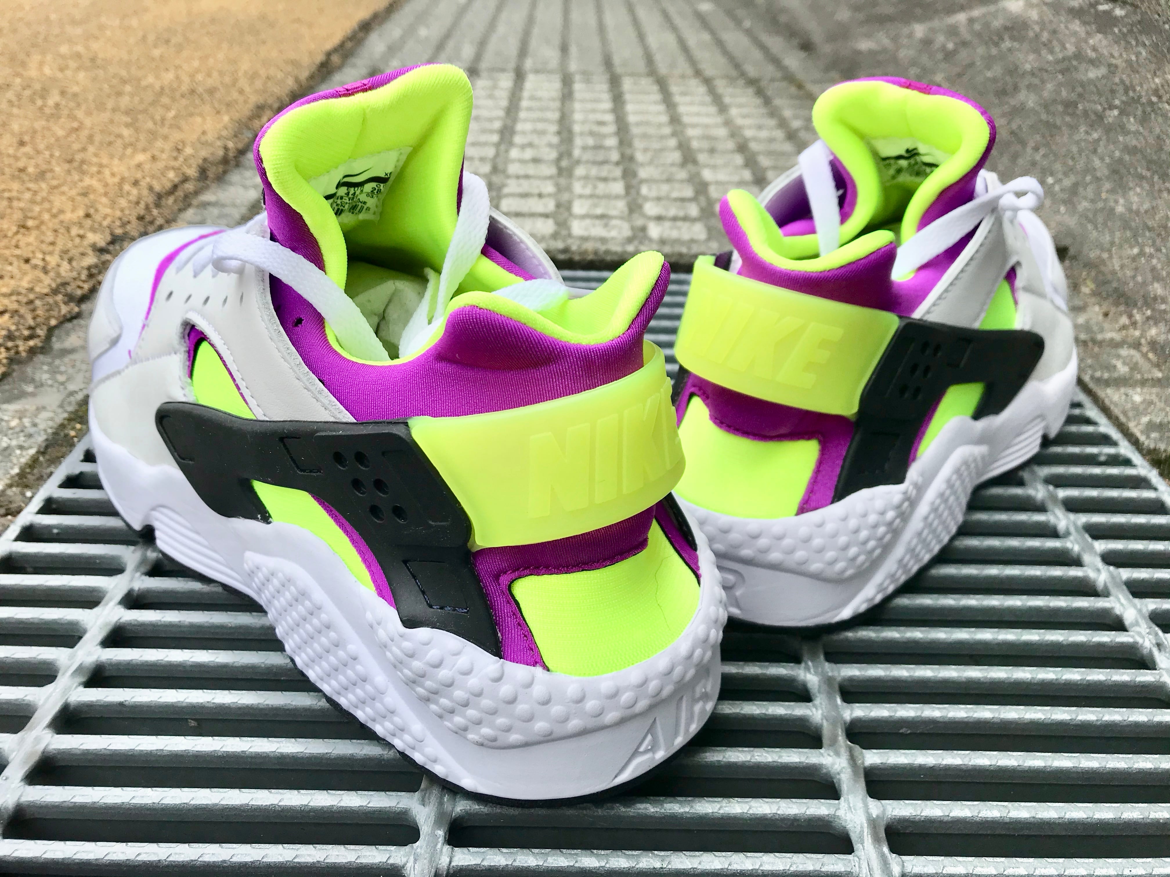 NIKE AIR HUARACHE RUN '91 《26cm》