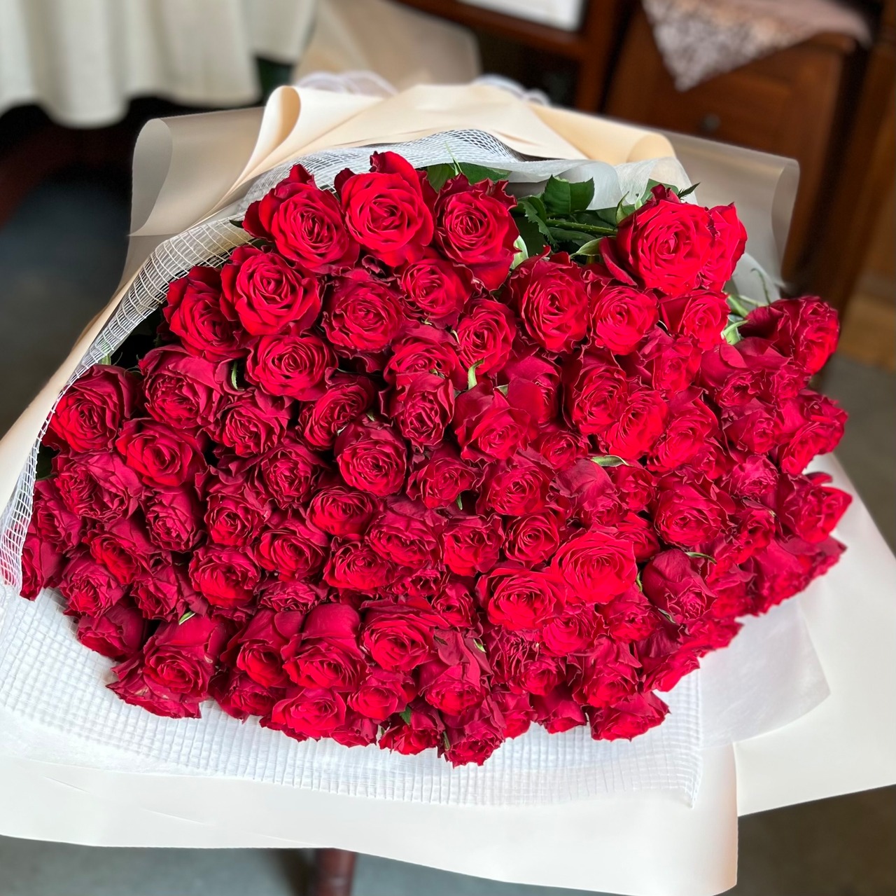 【店舗受取り】スタンダード赤バラ100本の花束 ブーケ