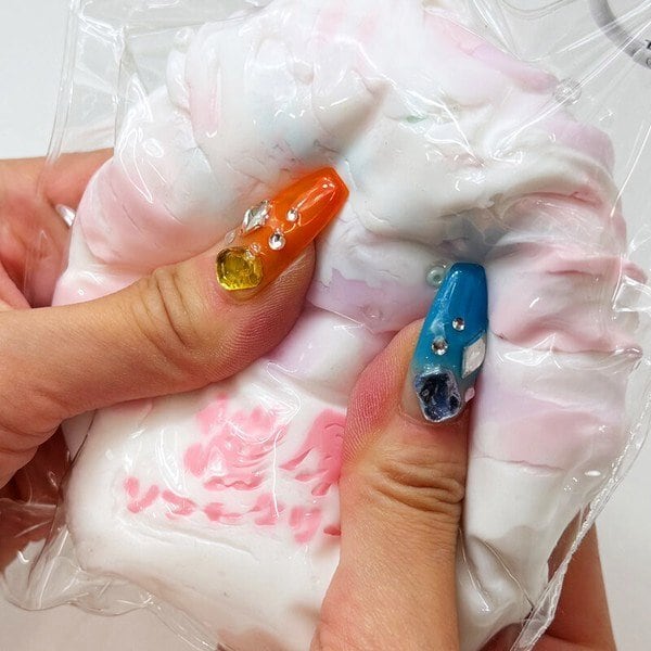 クリーミースクイーズ 濃厚ソフトクリーム イチゴ squishy シリコン 水