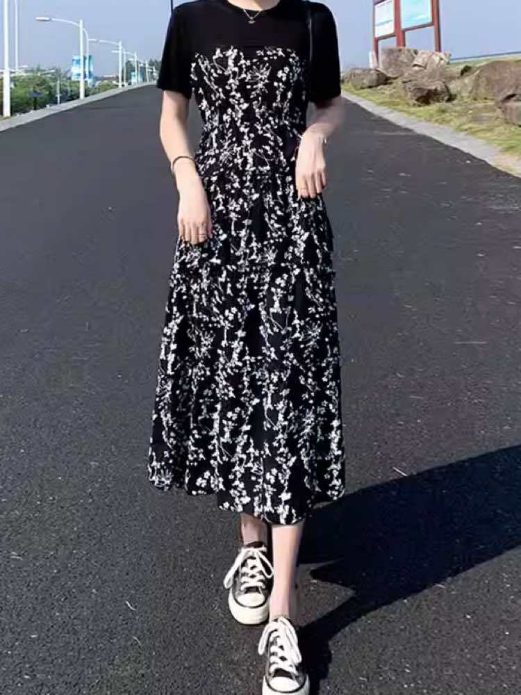 overE U65 半袖ドッキングワンピース 黒と白の花柄 overE U65 半袖ドッキングワンピース 黒と白の花柄 フラワー