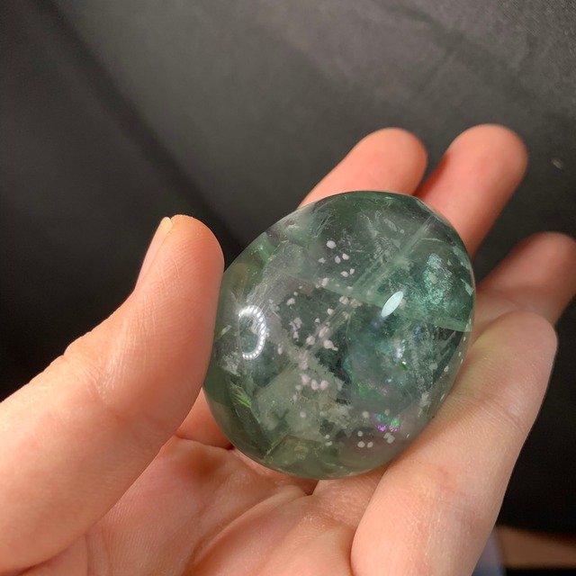 52  台座付き たまご グリーンフローライト