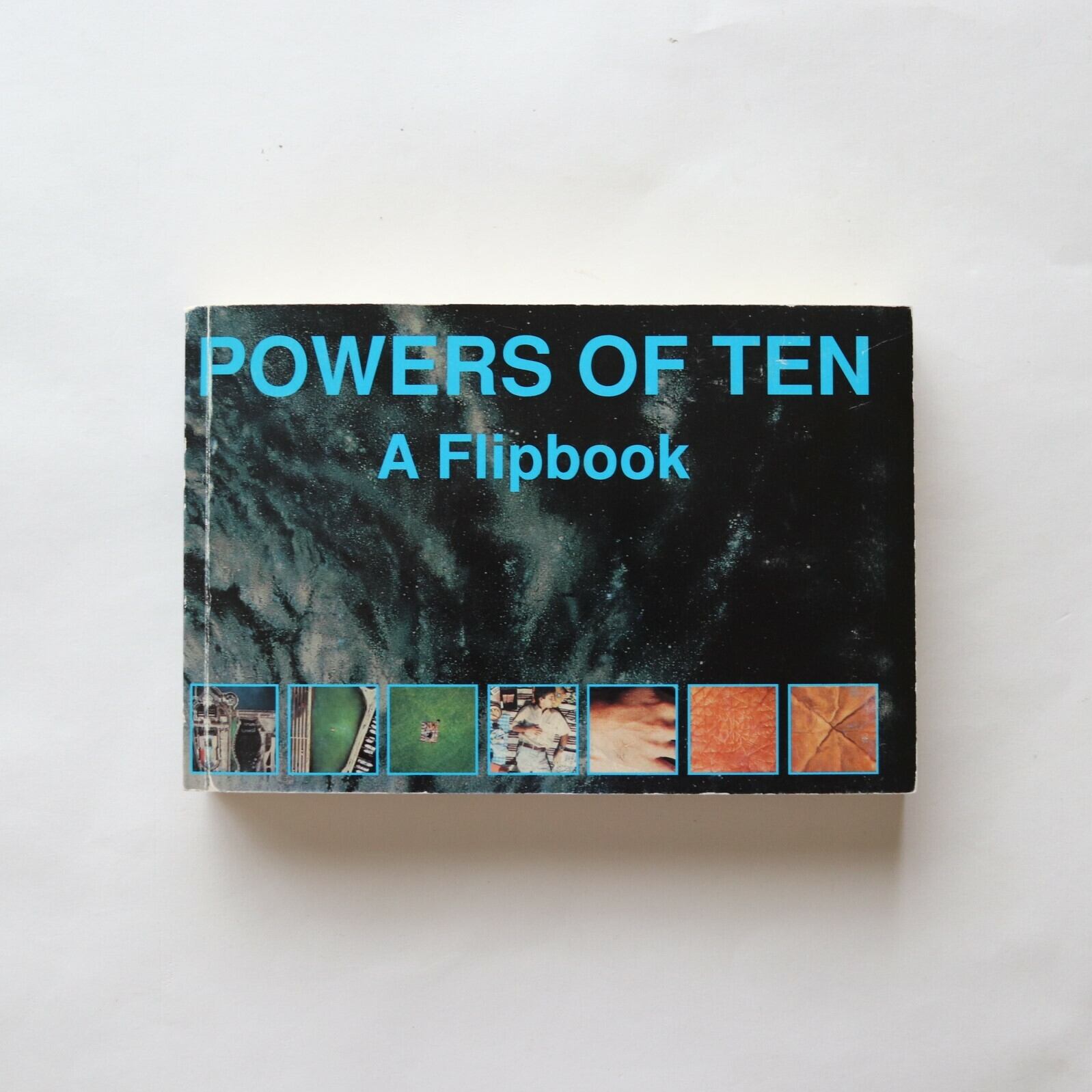 Powers of Ten: A Flipbook / Charles Eames, Ray Eames | 本まるさんかくしかく