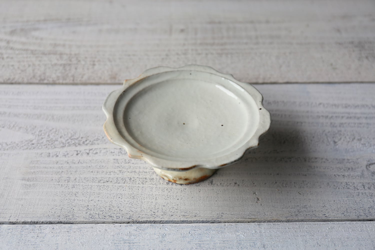 鉄散 彫刻コンポート皿 中（13cm） | 古谷製陶所