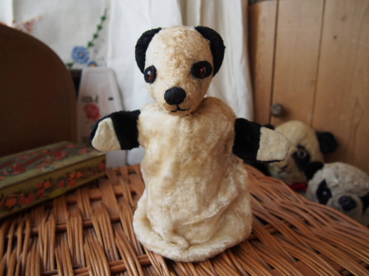 イギリスより取り寄せイギリスアンティークベビーベッドのヘッドボードバニーデカール イギリスより取り寄せイギリスアンティークベビーベッドのヘッド