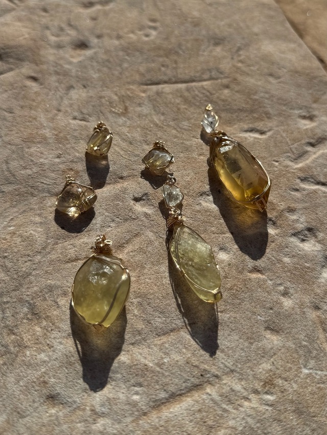 《ゴールデン・インパクト》 【強運を引き寄せ、人生を加速させる】 ルチルクォーツ16　☆Temple Codes of Egypt — 神殿に刻まれた覚醒のコード☆ワイヤージュエリー