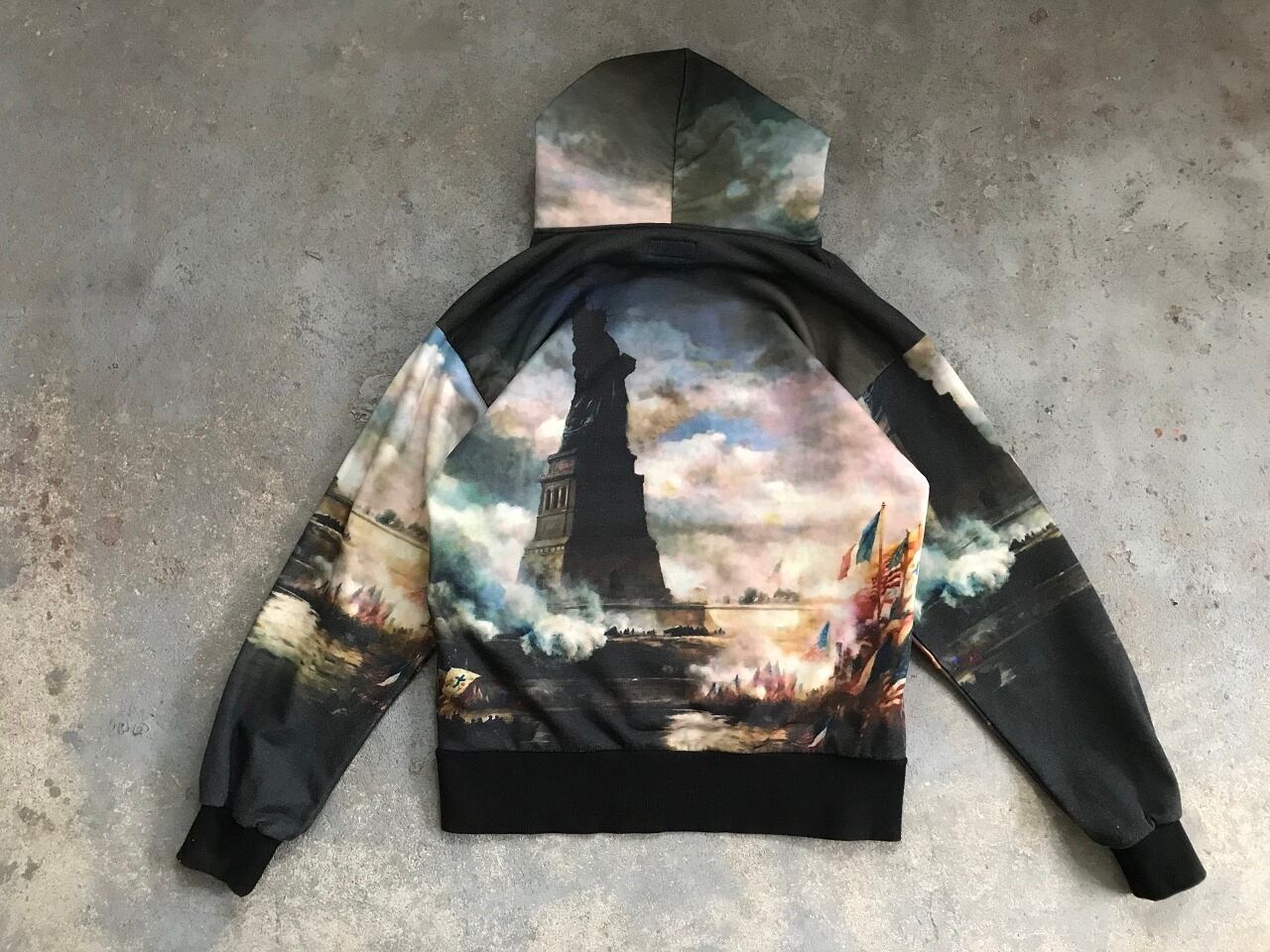 Lafayette LIBERTY LOGO ALLOVER HOODED | APPS-BICENTENARIO-PRD-01 