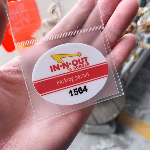 US Parking permit/IN-N-OUT BURGER　ステッカー/アメリカン雑貨　車