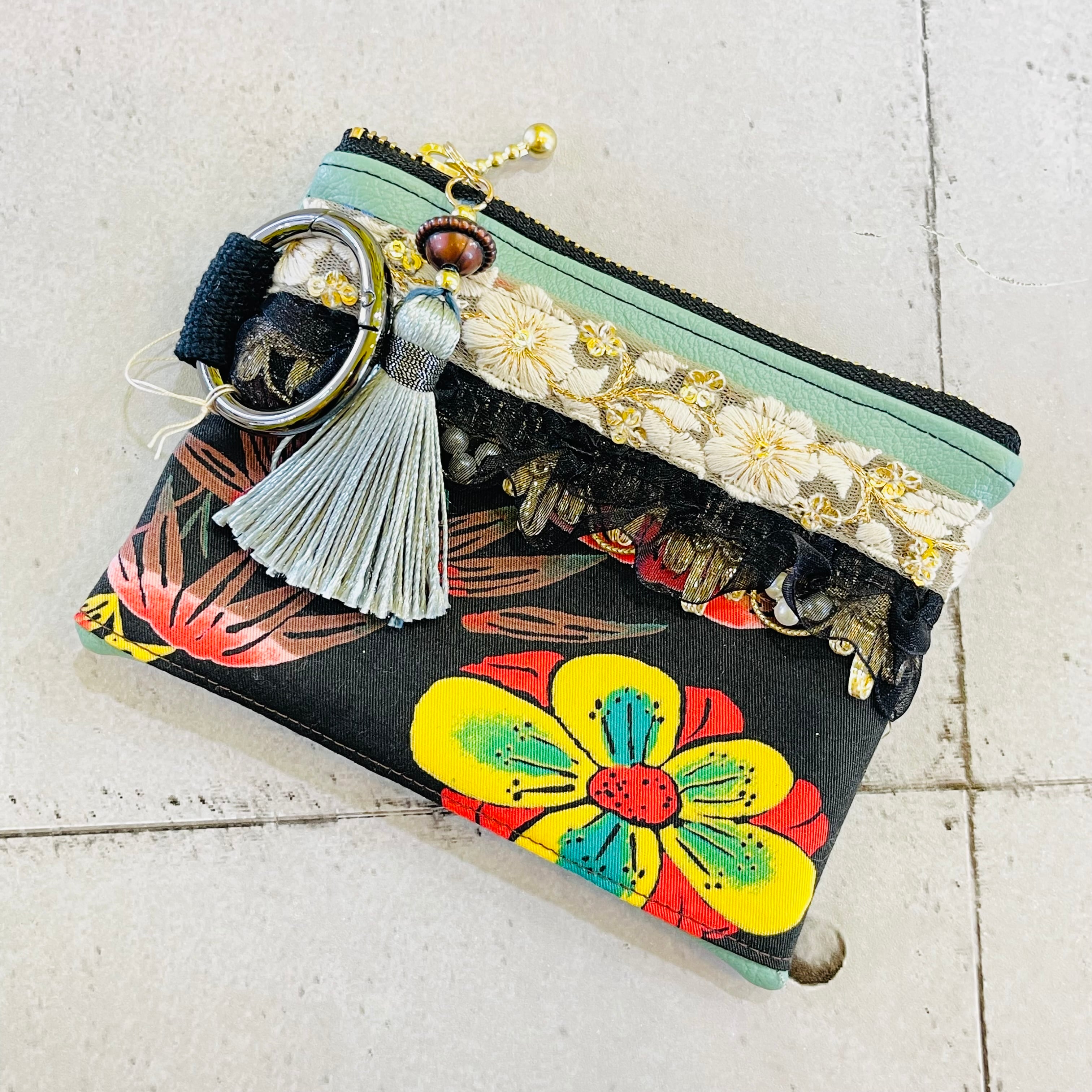 SKP#1 インド刺繍リボン 着物ハギレ ポーチ リボン タッセル付き | Pay ID