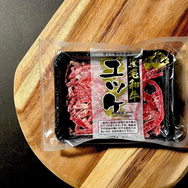 黒毛和牛 ユッケ | 冷凍肉販売店 NIKUOKA
