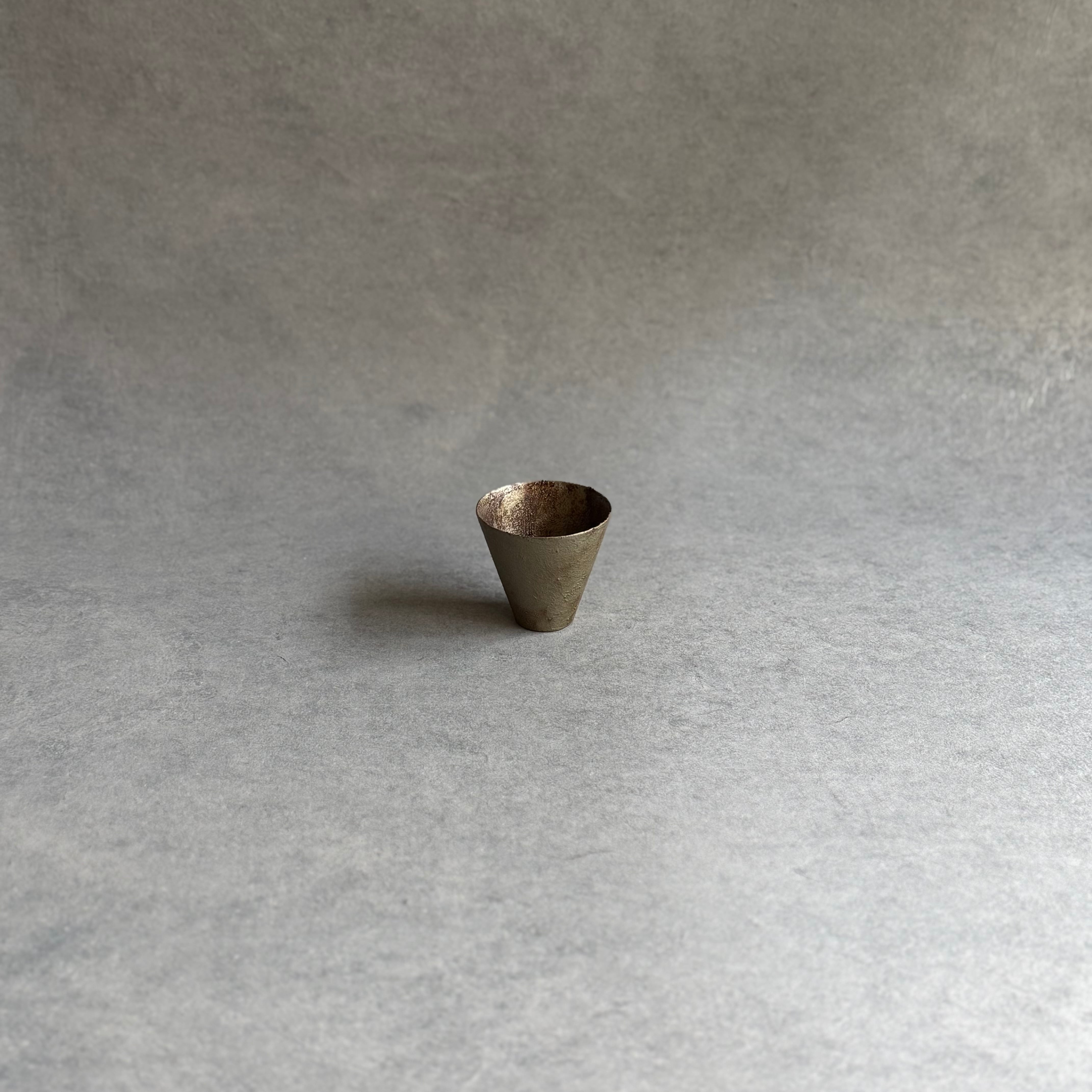 田澤祐介 逆三角形 猪口 蒔地漆濃錫錆