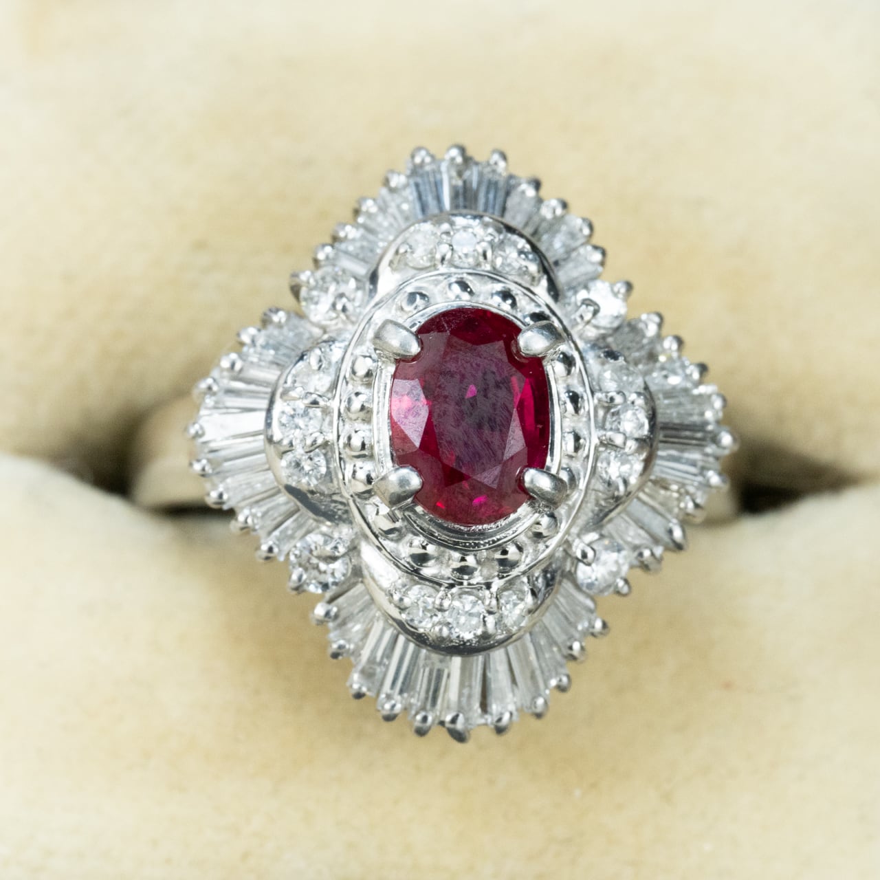 昭和ジュエリー ルビー ダイヤモンド リング Pt900 0.92ct 0.76ct