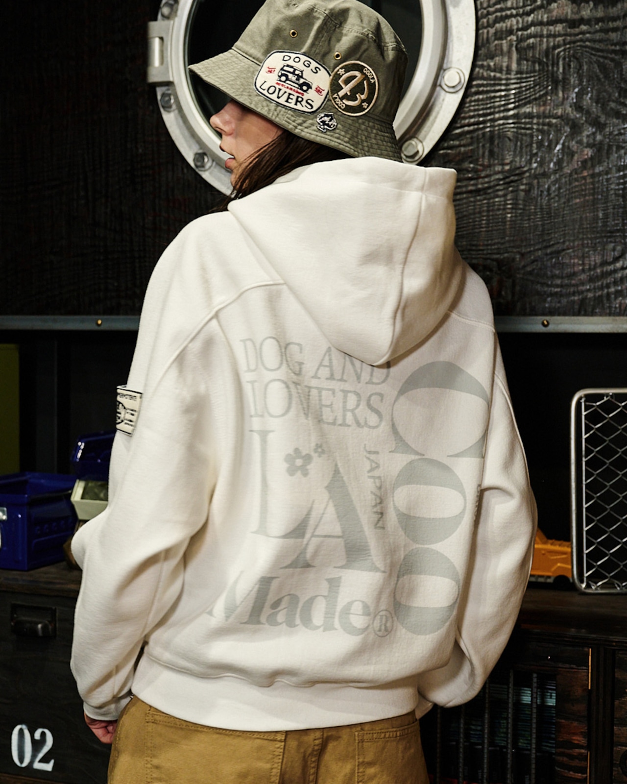 COOLAバックグラフィックフーディー (WHITE) CQ-49048