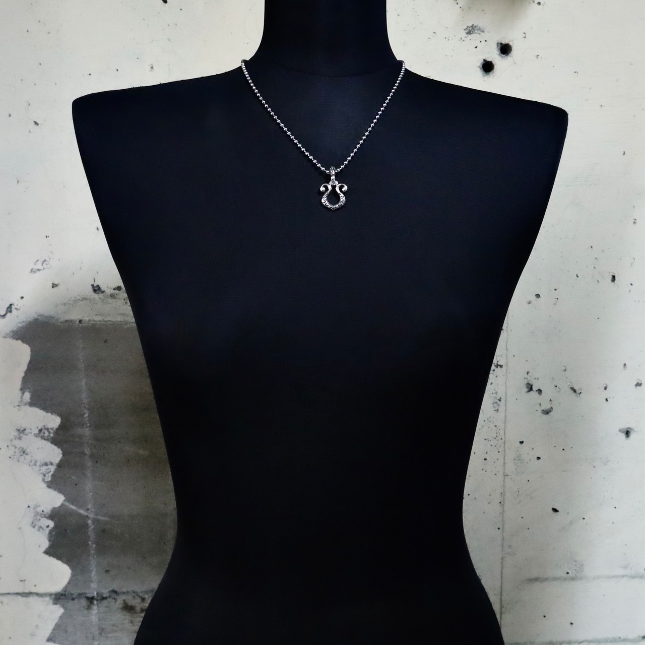 RHYTHMIC HORSESHOE : IVY PENDANT / リズミックホースシュー・アイビーペンダント