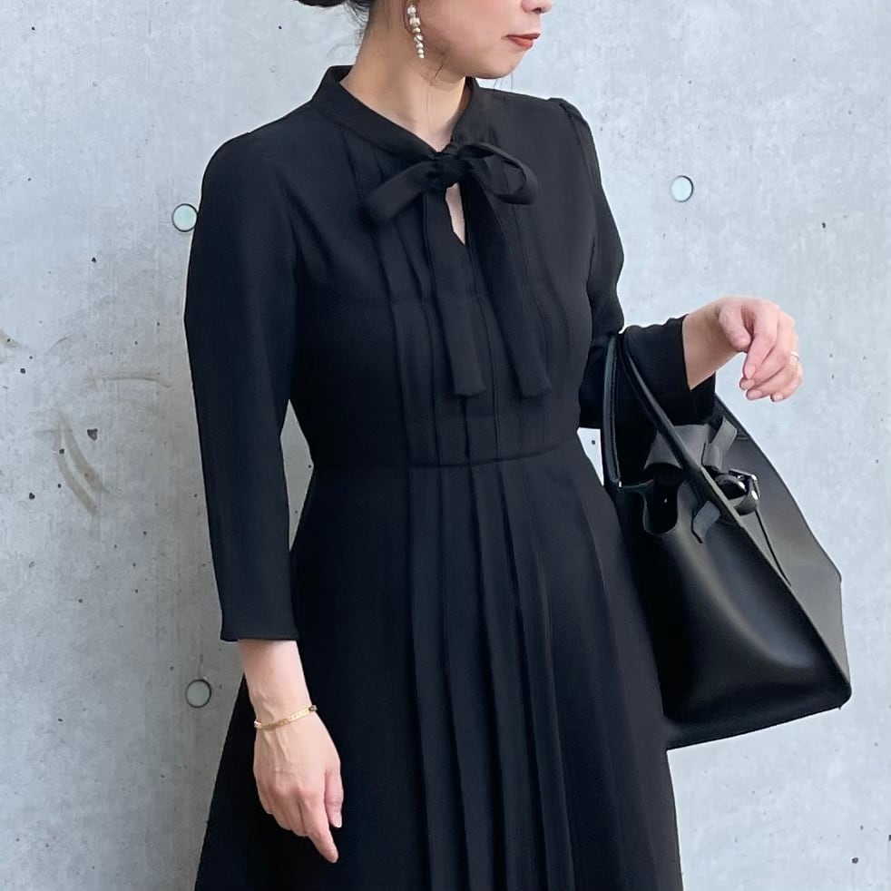 SALE□上品ジョーゼット ボウタイプリーツフレアワンピース黒【L
