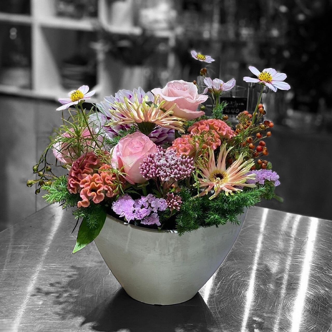 季節のお花アレンジ Elegant（エレガント） | HANA TO TOGE | 花と棘