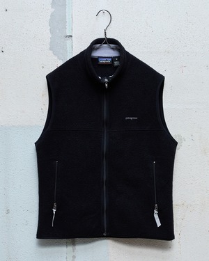 “Patagonia” synchilla vest / SIZE : M / BLACK
