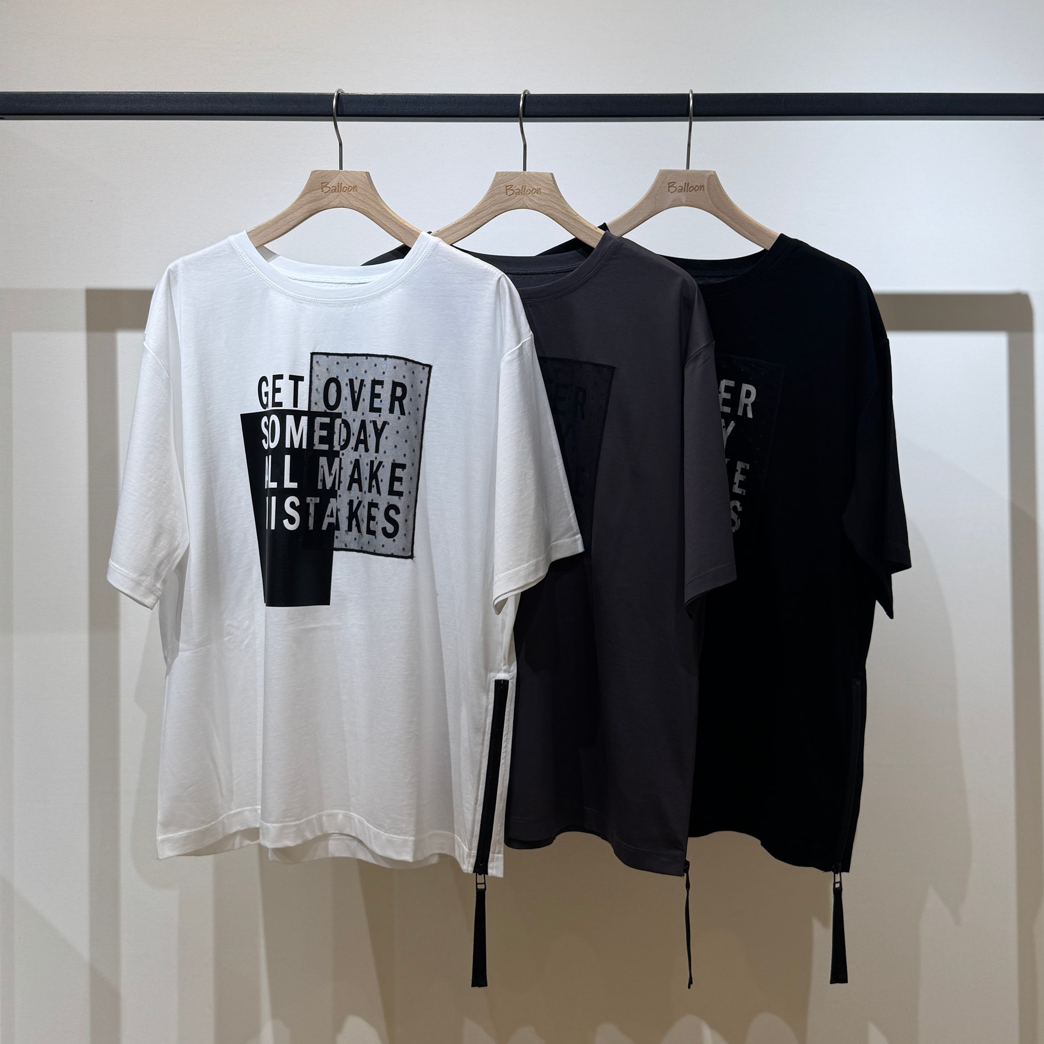 サイドファスナーロゴTシャツ