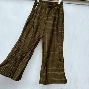 刺繍風ストレートパンツ