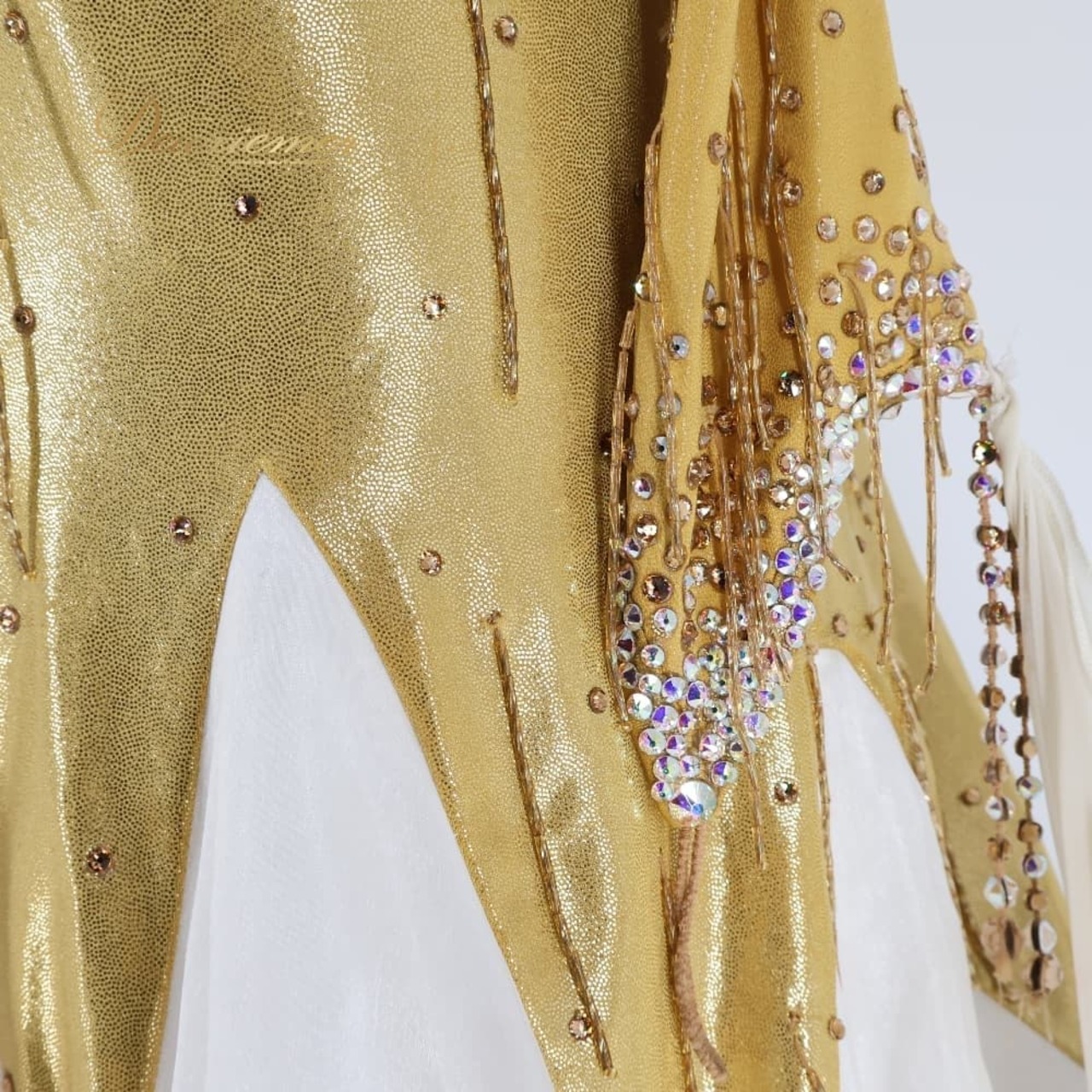 社交ダンス 衣装 クリスアン CHRISANNE イングランド製 スタンダードドレス ワンピース ドレス ホワイト系 ゴールド系 白 金 デモ 競技 ダンス パーティ 発表会 レース フロート レディース ゴージャス 大人かわいい エレガント