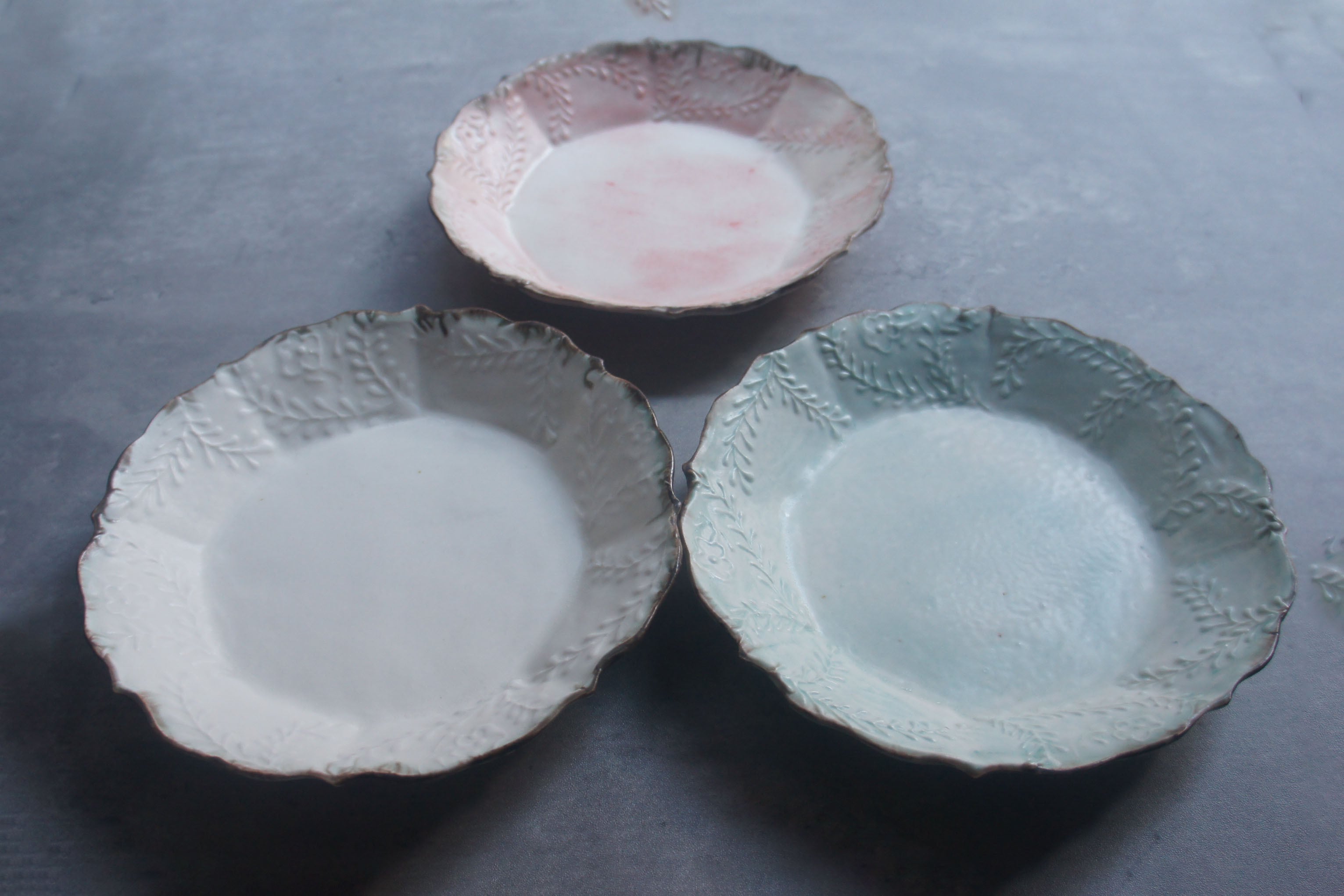 中村かおり ローズマリー ケーキ皿 | 器とライフスタイル雑貨 KOGU