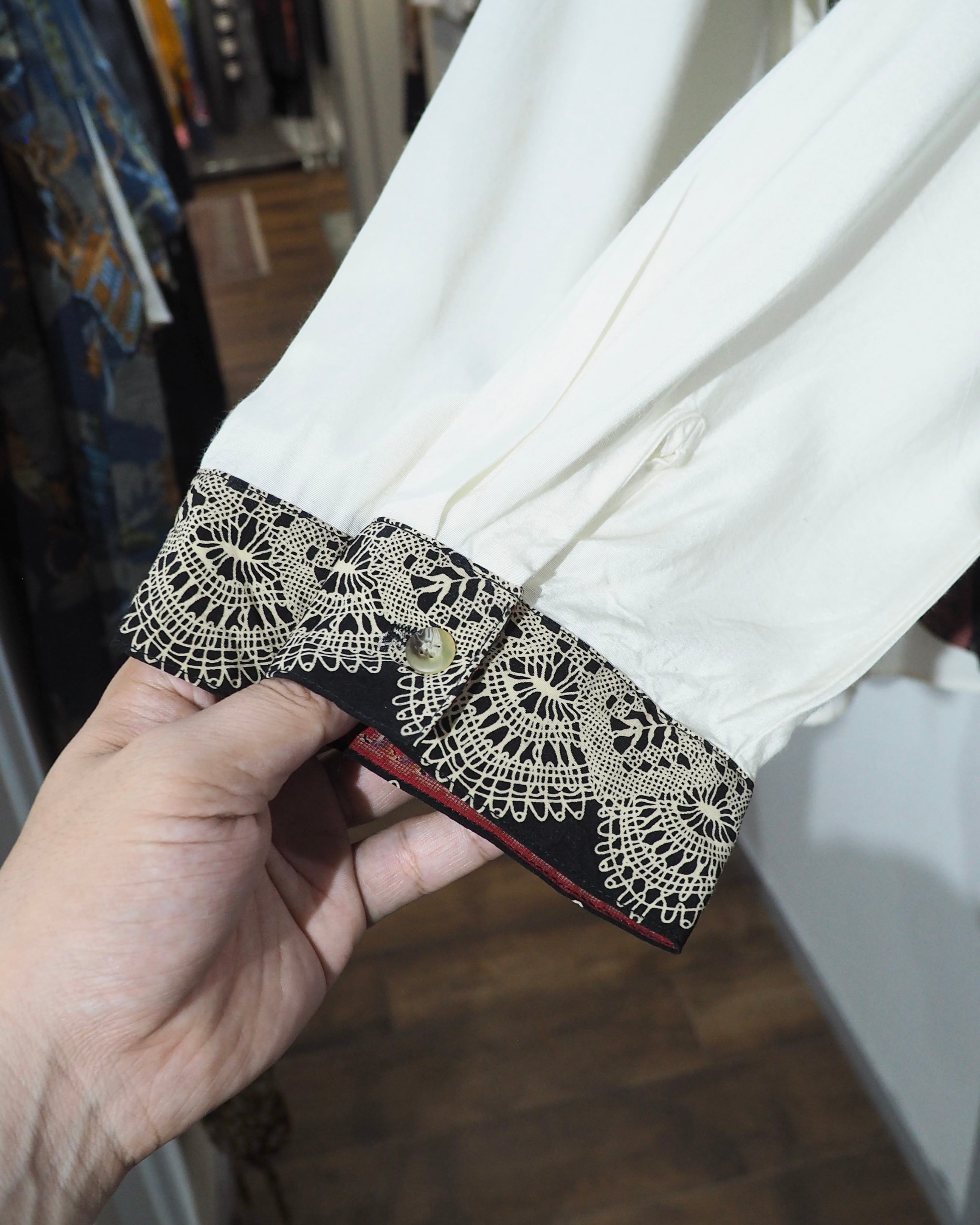1980 - 90s Beautiful Arabesque × Crochet Lace pattern Switching vintage loose No collar shirt