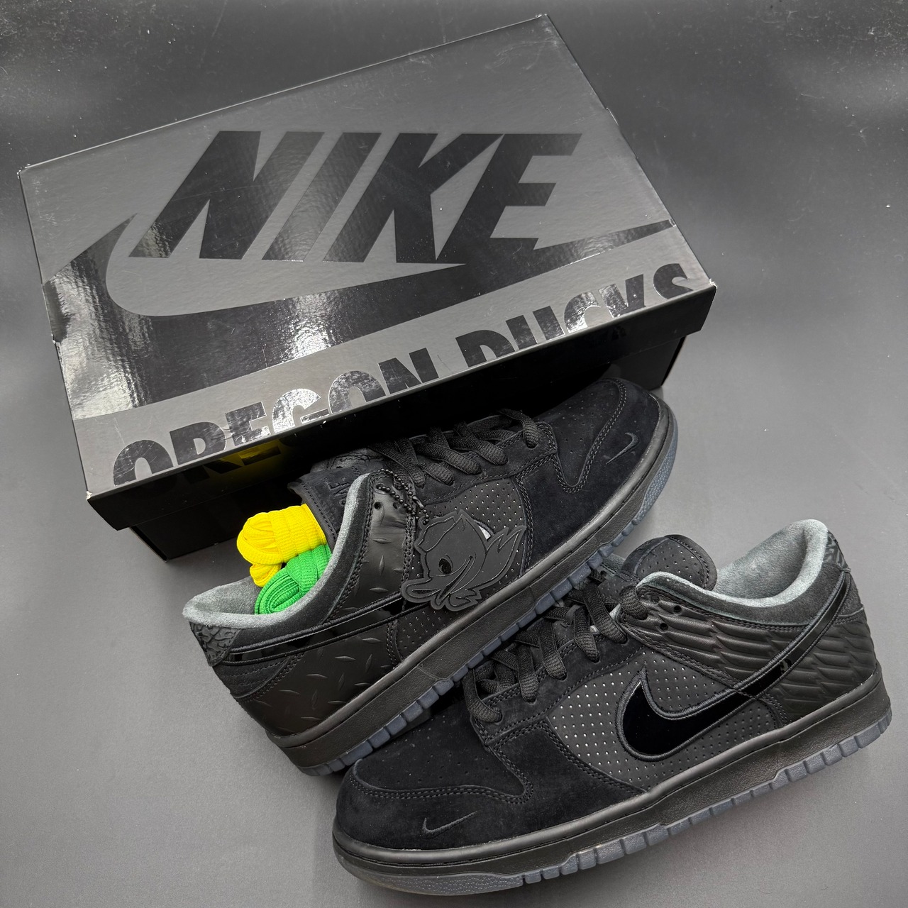 DIVISION STREET NIKE DUNK LOW UO LUXE OREGON BLACK HV1470-001