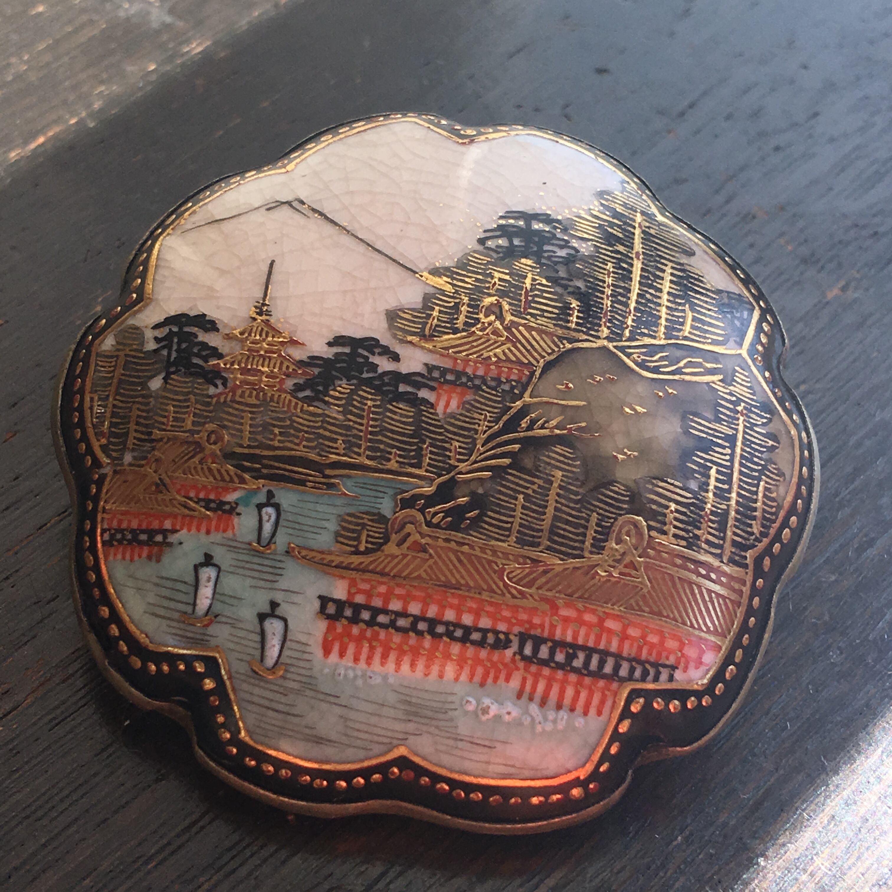 アンティーク 明治〜大正期 里帰り薩摩ボタンのブローチ