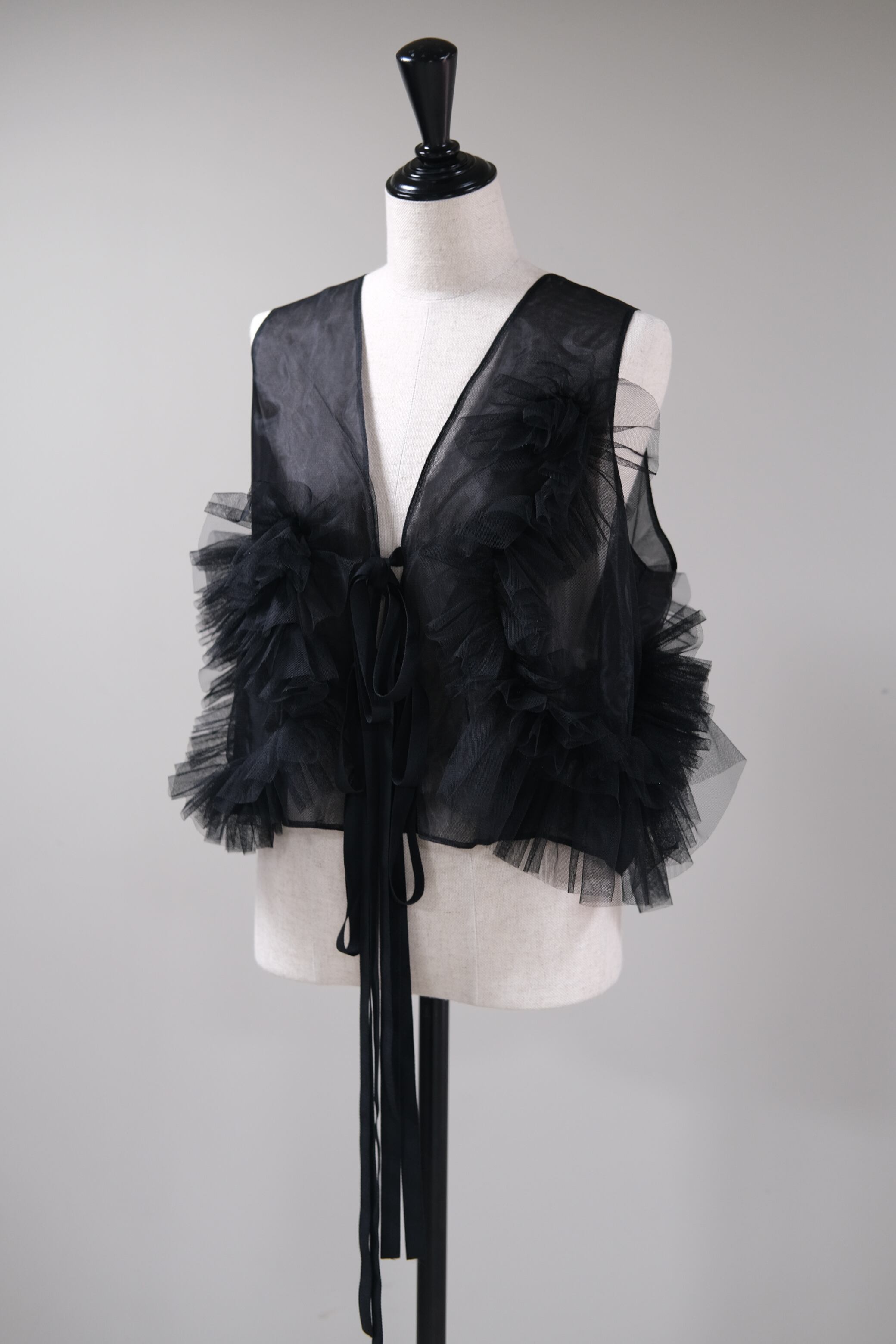 2WAY RUFFLED TULLE VEST ブラック トップス amerivintage 2WAY RUFFLED TULLE VEST Ameri VINTAGE
